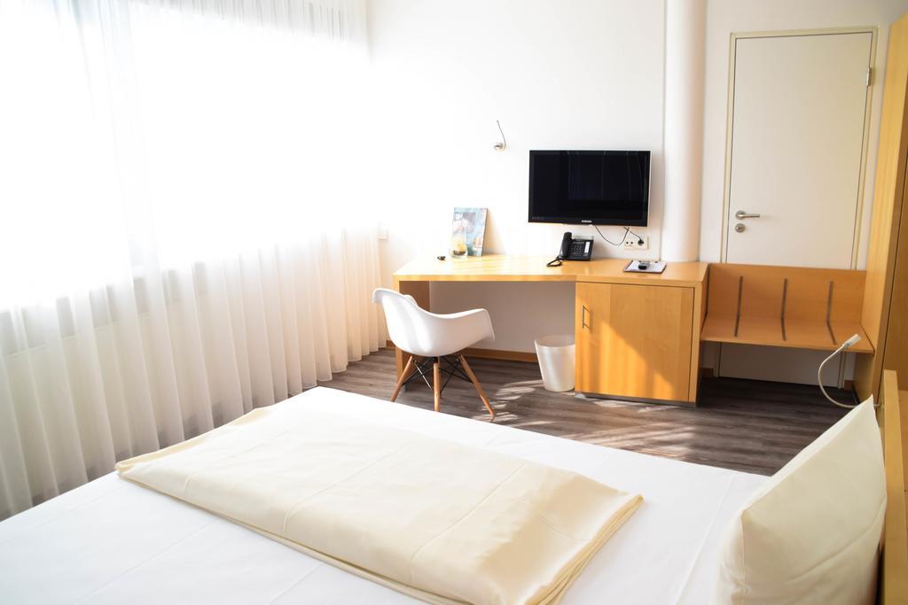 Cristall Hotel Waghäusel Exteriör bild